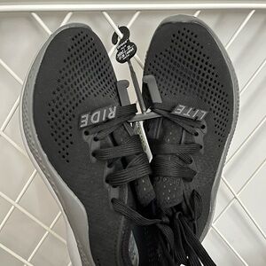 Crocs Unisex LiteRide 360 Pacer Breathable Black Sneakers